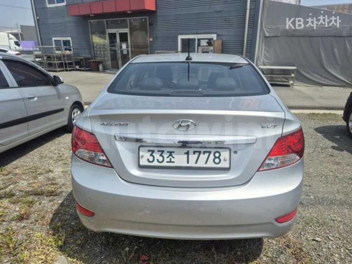 Hyundai Accent 2011 — 4
