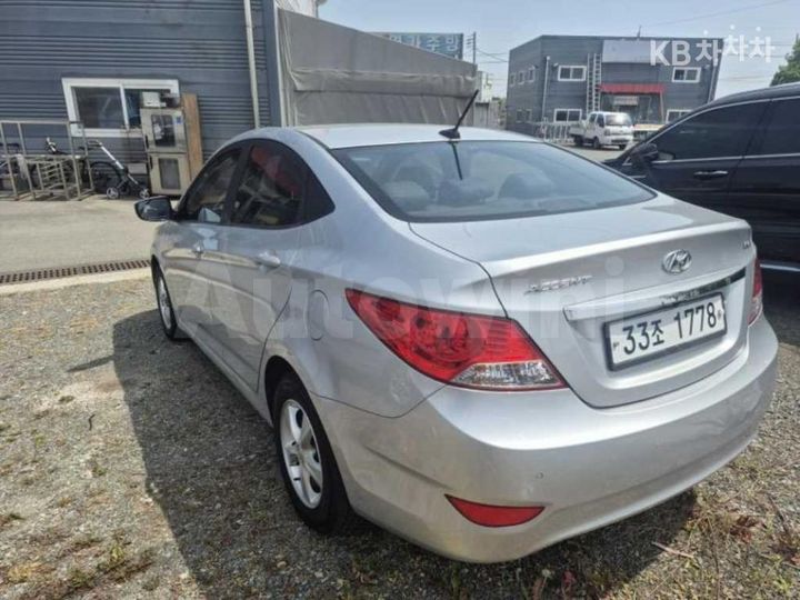 Hyundai Accent 2011 — 5