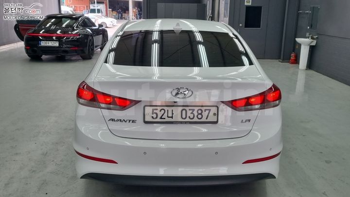 Hyundai Avante 2016 — 4