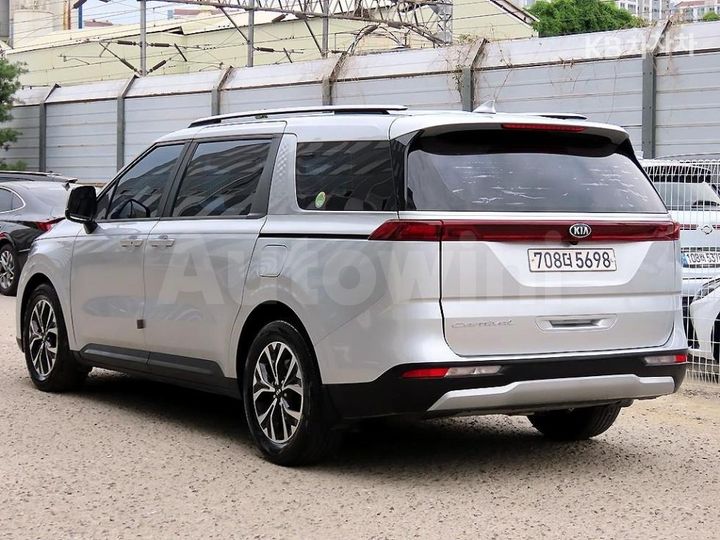 Kia Carnival 2021 — 3