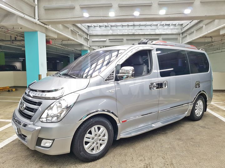 Hyundai Starex 2017 — 2