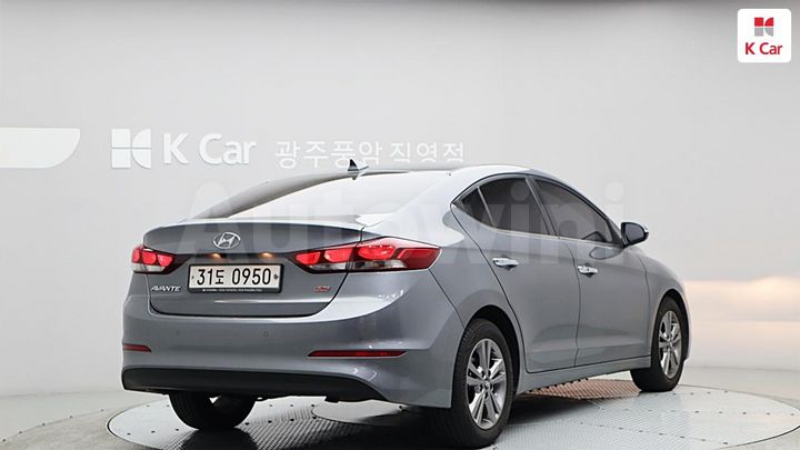 Hyundai Avante 2016 — 4