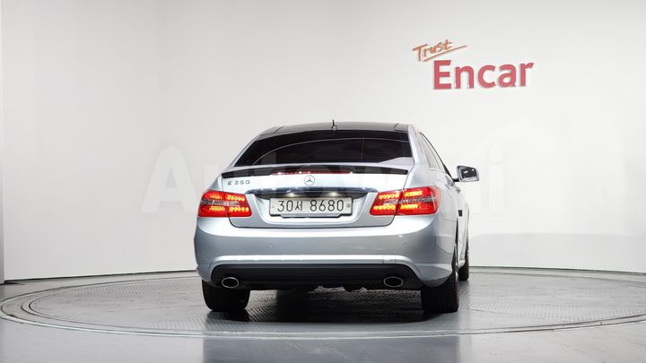 Mercedes Benz E Class 2011 — 4