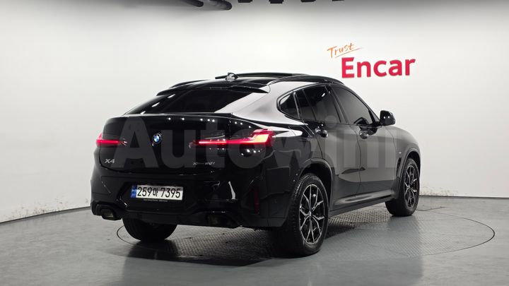 BMW X4 2023 — 2