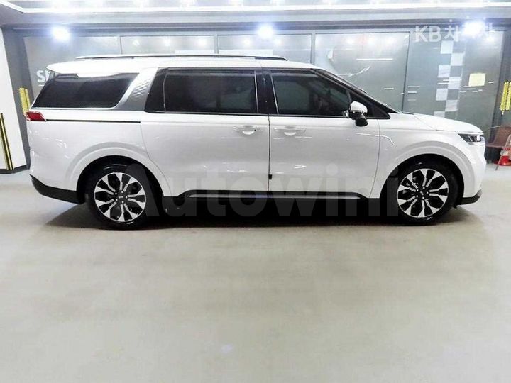 Kia Carnival 2021 KNANE81BBMS114372 — 3