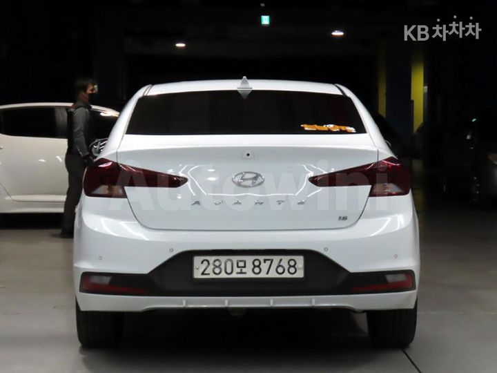 Hyundai Avante 2020 — 3