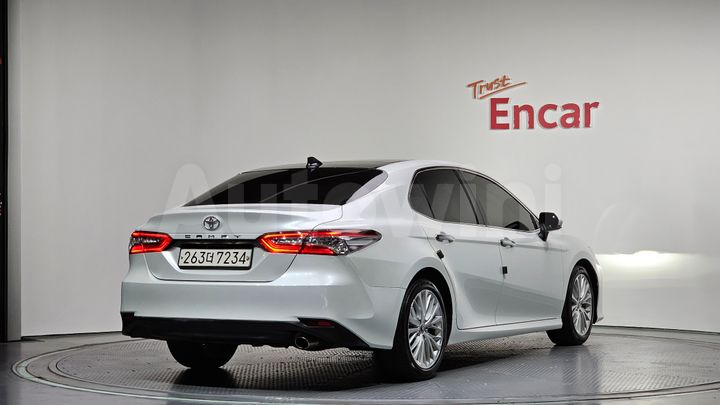 Toyota Camry 2021 — 2