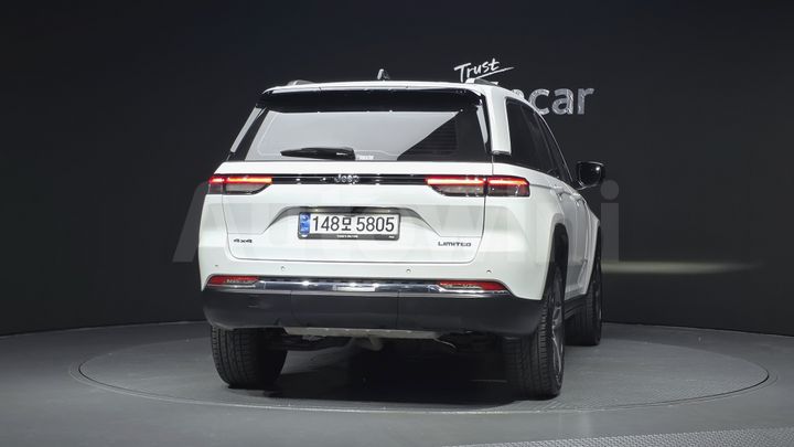 Jeep Cherokee 2023 — 4
