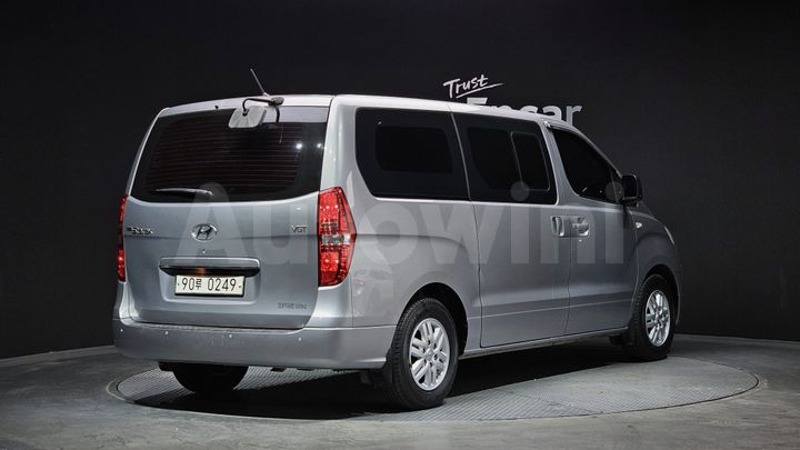 Hyundai Starex 2018 — 2