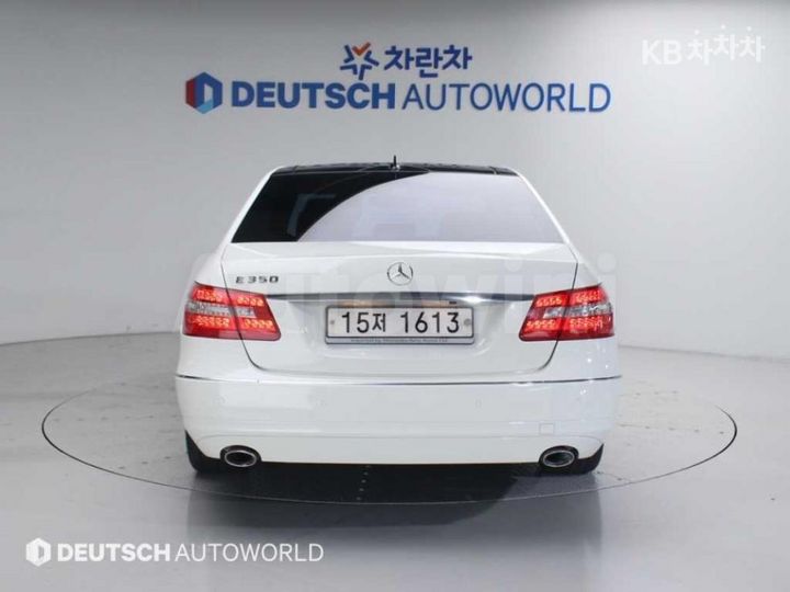 Mercedes-Benz E Class 2010 — 4