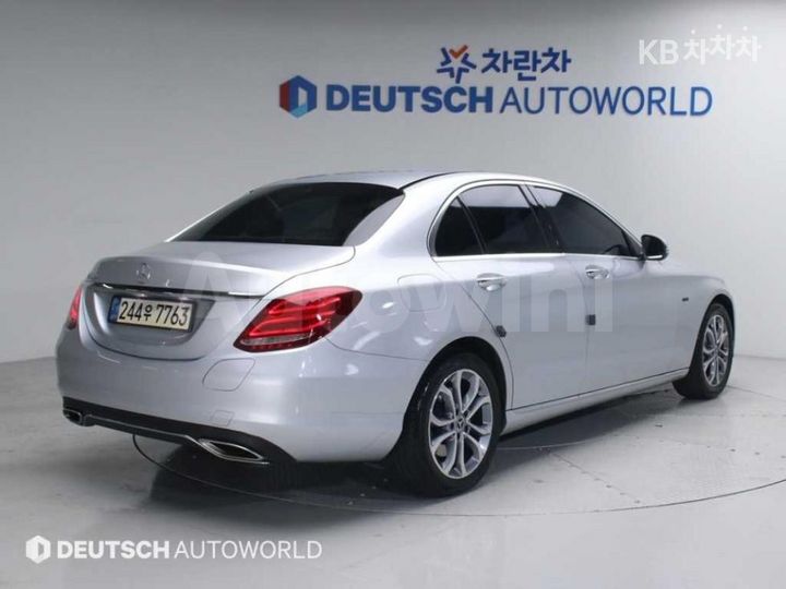 Mercedes-Benz C Class 2018 — 2