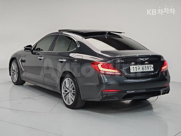 Genesis G70 2019 — 4