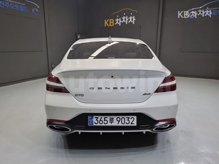 Genesis G70 2024 KMTG641EDRU143255 — 3