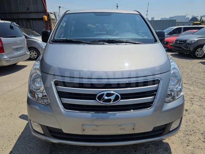 Hyundai Starex 2017 — 2