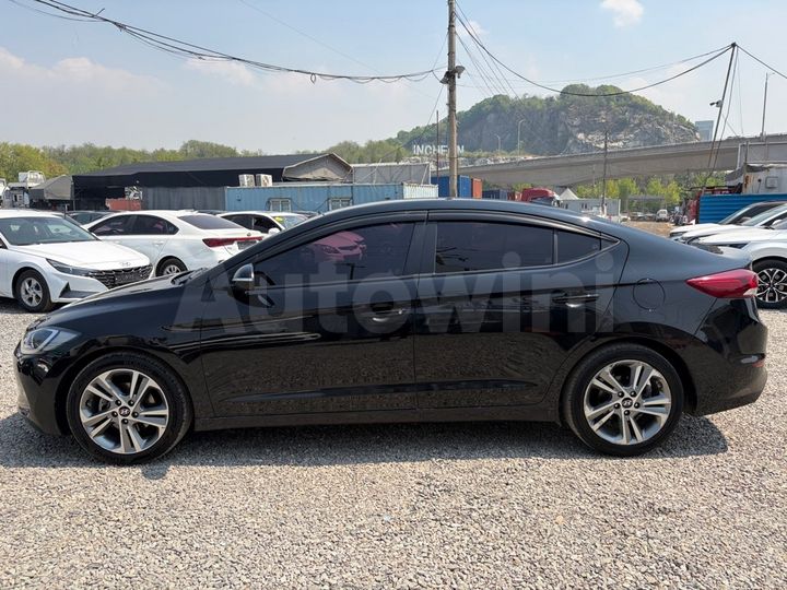 Hyundai Avante 2018 — 3