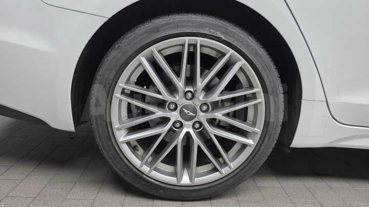 Genesis G70 2020 — 5