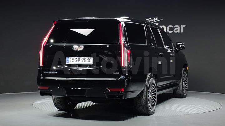 Cadillac Escalade 2023 — 2