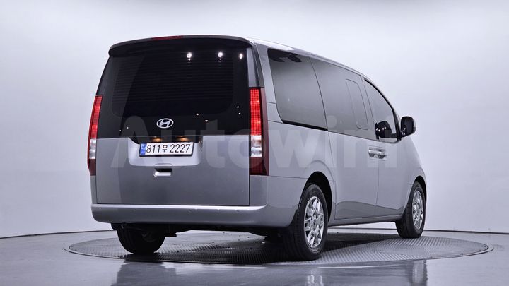 Hyundai Staria 2025 — 2