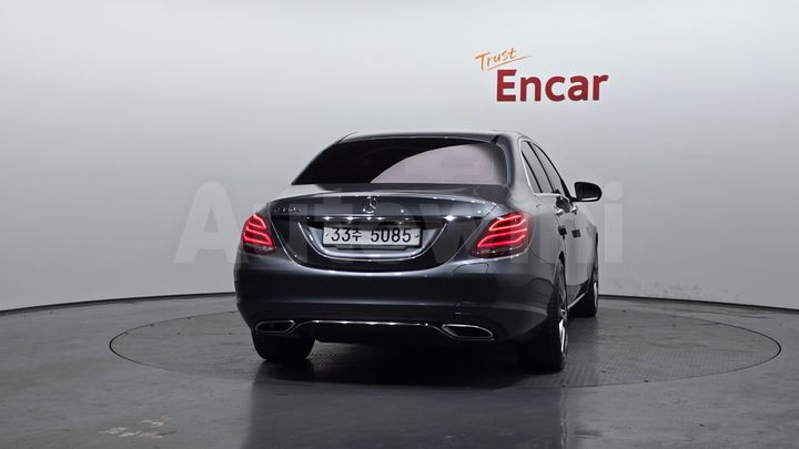 Mercedes Benz C Class 2018 — 4