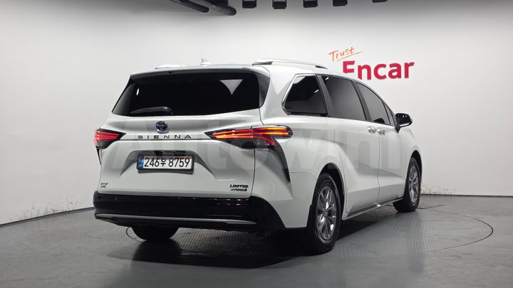 Toyota Sienna 2024 — 2
