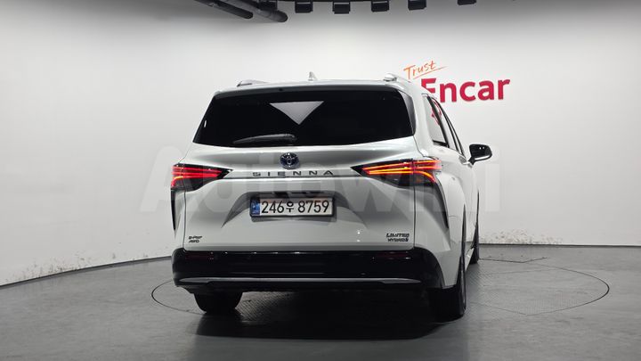 Toyota Sienna 2024 — 4