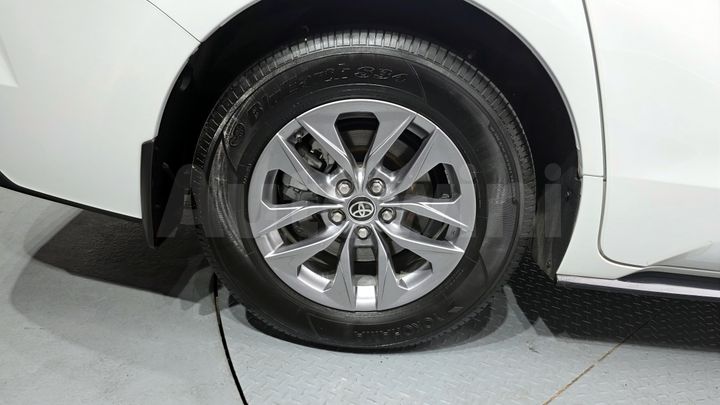 Toyota Sienna 2024 — 5