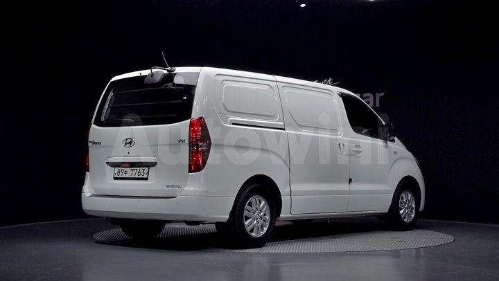 Hyundai Starex 2017 — 2