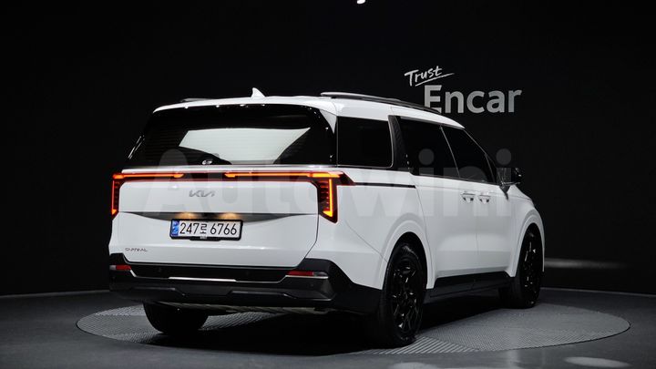 Kia Carnival 2025 — 2