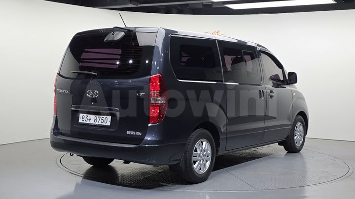 Hyundai Starex 2017 — 2