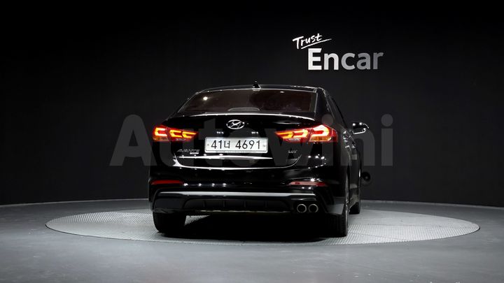 Hyundai Avante 2018 — 3