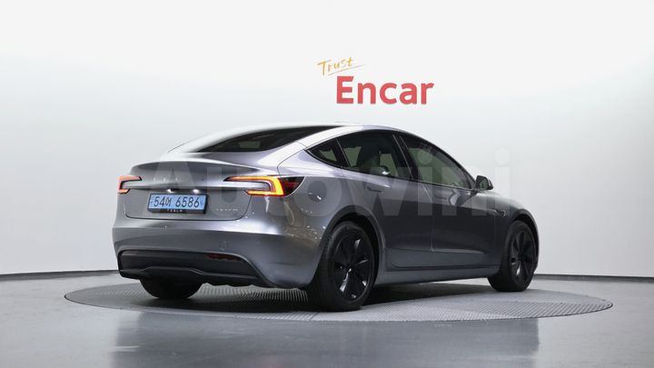 Tesla Model 3 2024 — 2