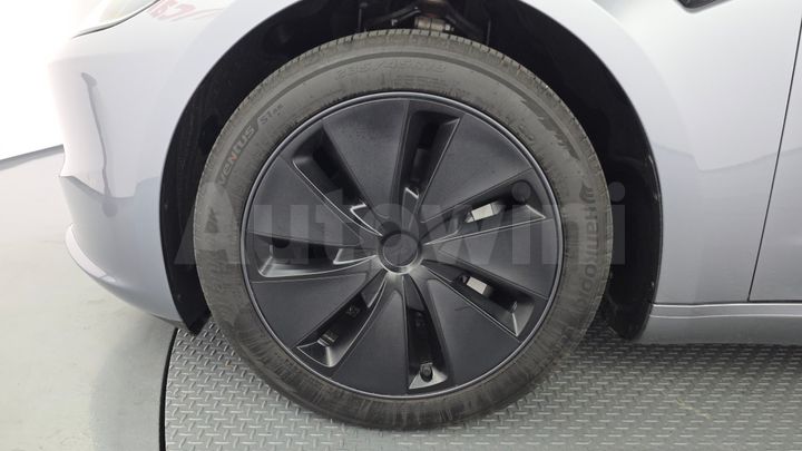 Tesla Model 3 2024 — 5