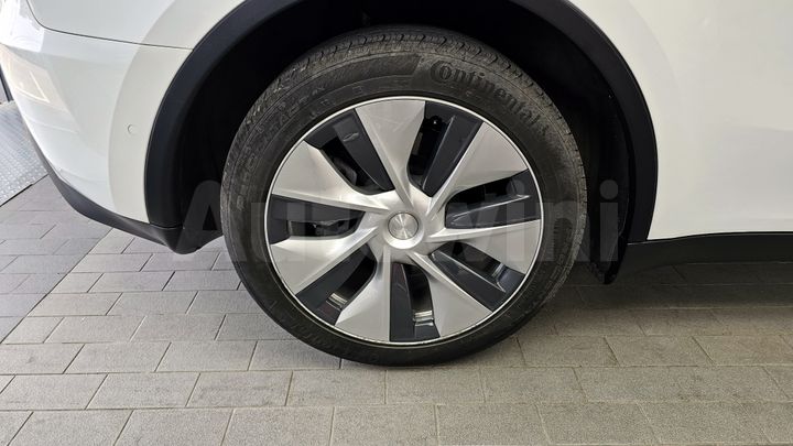 Tesla Model Y 2022 — 5