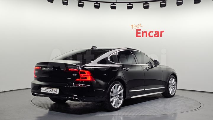Volvo S90 2019 — 2