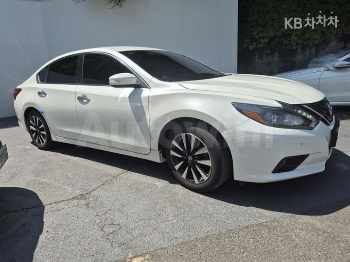 Nissan Altima 2018 — 2