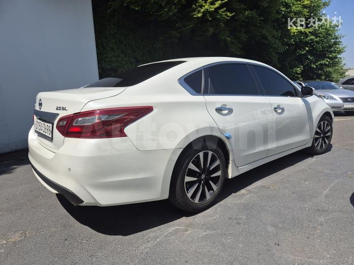 Nissan Altima 2018 — 3
