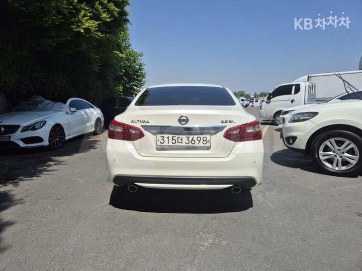 Nissan Altima 2018 — 4