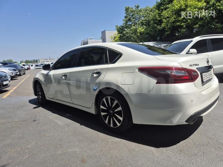 Nissan Altima 2018 — 5
