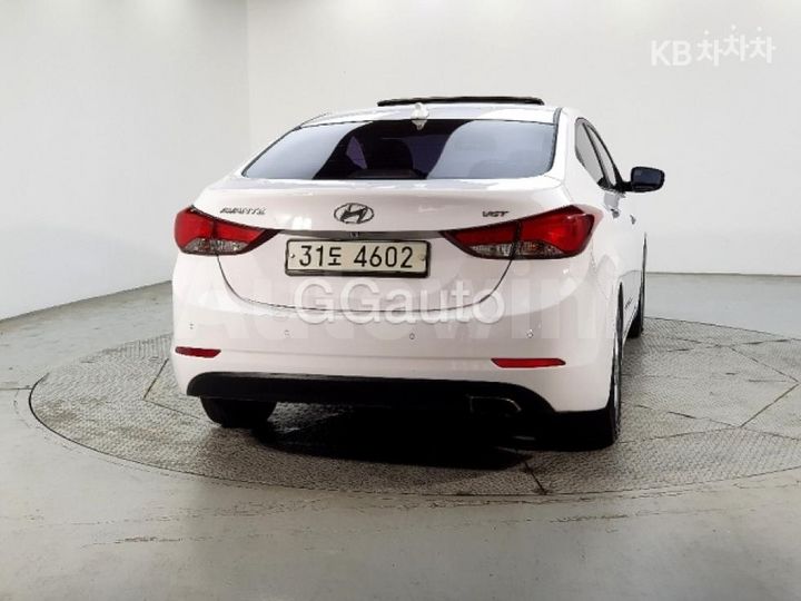 Hyundai Avante 2015 — 3