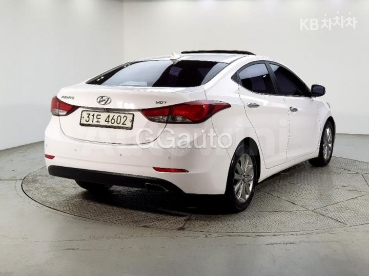 Hyundai Avante 2015 — 4