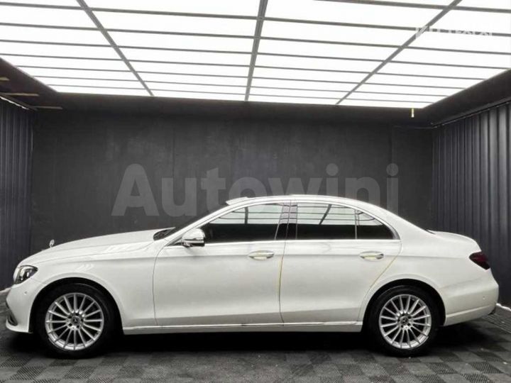 Mercedes-Benz E Class 2022 — 3