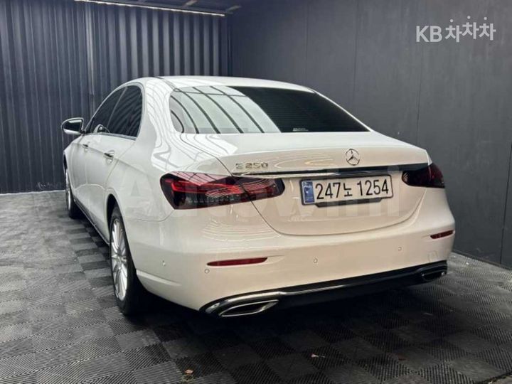 Mercedes-Benz E Class 2022 — 4