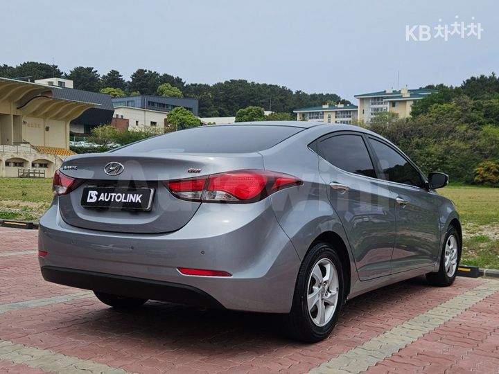 Hyundai Avante 2015 — 4