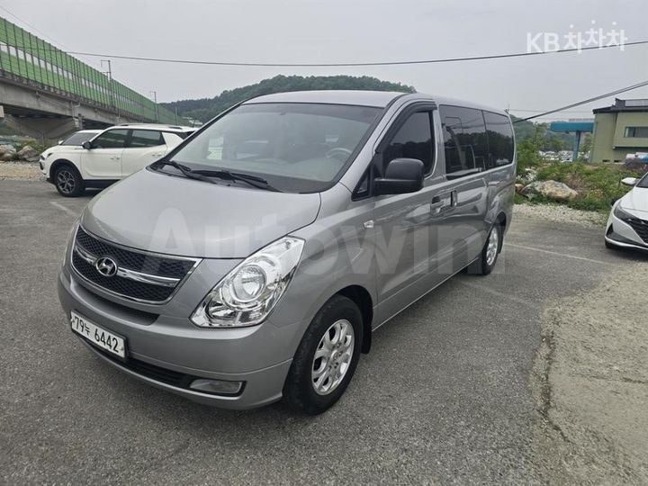 Hyundai Starex 2012 — 2