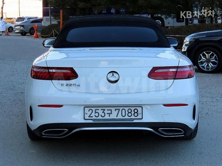 Mercedes-Benz E Class 2018 WDD1K1EBXJF052254 — 4