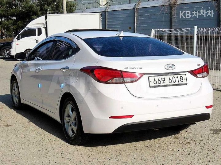 Hyundai Avante 2014 — 3