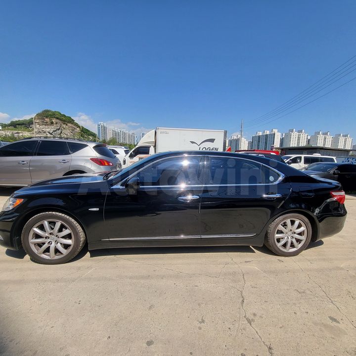 Lexus LS 2009 — 2