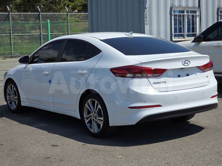 Hyundai Avante 2018 — 3