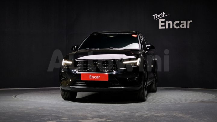 Volvo XC40 2025 — 3