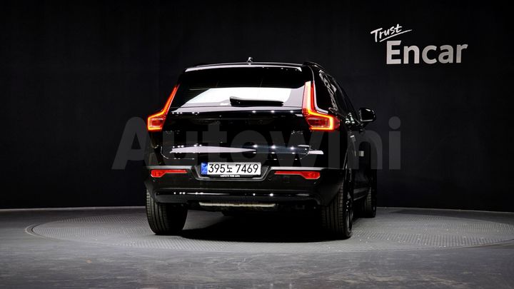 Volvo XC40 2025 — 4